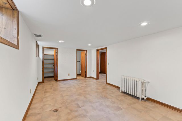 946 Smith Avenue S, West Saint Paul, MN 55118