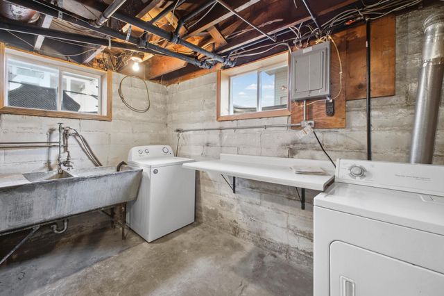 946 Smith Avenue S, West Saint Paul, MN 55118