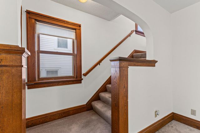 946 Smith Avenue S, West Saint Paul, MN 55118