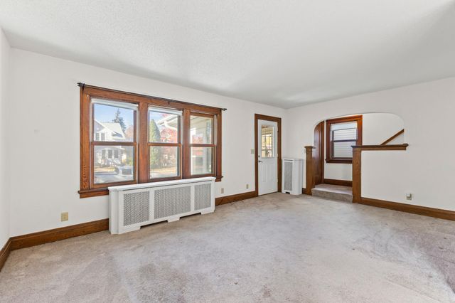 946 Smith Avenue S, West Saint Paul, MN 55118