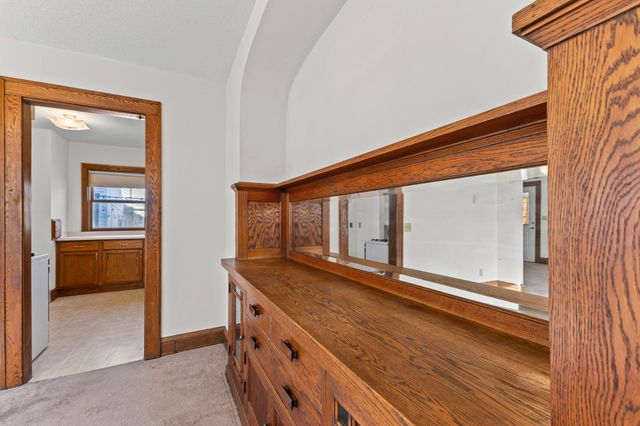 946 Smith Avenue S, West Saint Paul, MN 55118