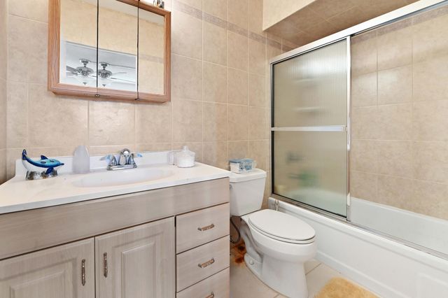 3506 NW 49th Avenue 603, Lauderdale Lakes, FL 33319