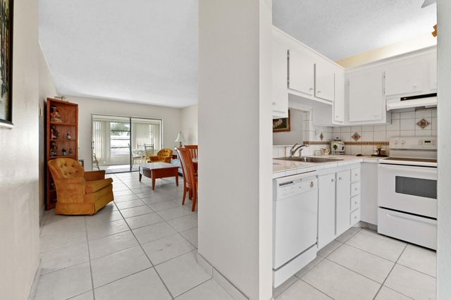 3506 NW 49th Avenue 603, Lauderdale Lakes, FL 33319