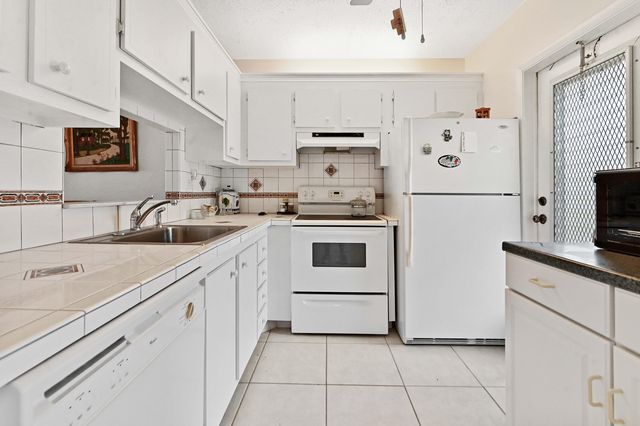 3506 NW 49th Avenue 603, Lauderdale Lakes, FL 33319