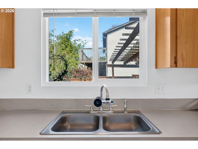 9654 N EDISON St, Portland, OR 97203