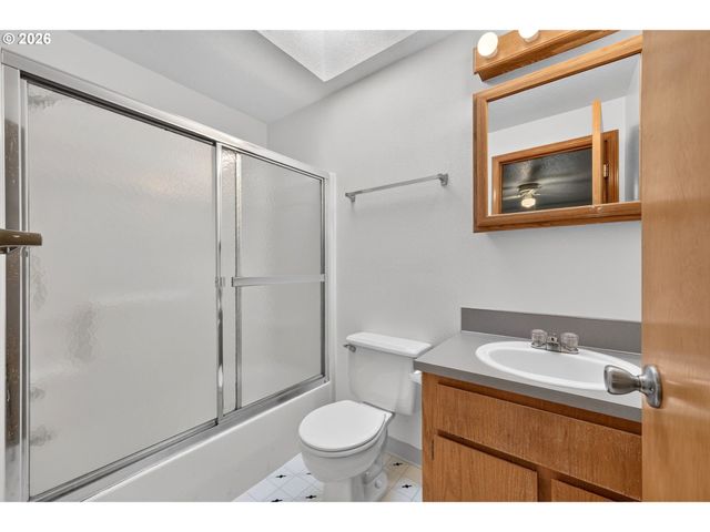 9654 N EDISON St, Portland, OR 97203