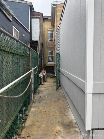 150 150 South Olden Avenue, Trenton, NJ 08609