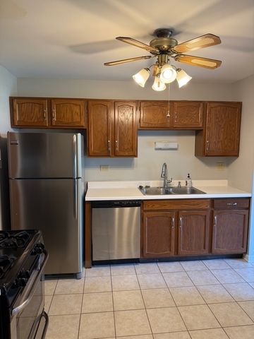 610 STONE CIRCLE Court V1, Schaumburg, IL 60194