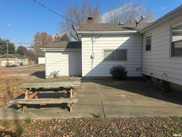 301 S EAST Street, Pinckneyville, IL 62274