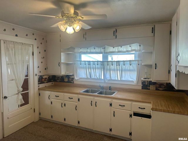 301 S EAST Street, Pinckneyville, IL 62274