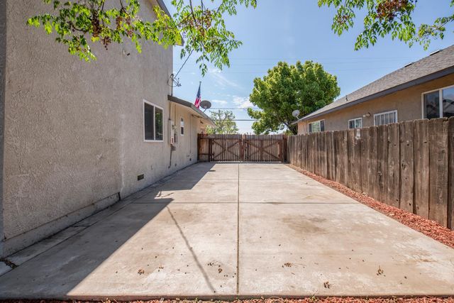 109 W Lewis Street, Madera, CA 93637