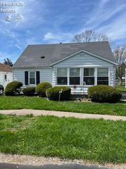 822 Monroe Street, Port Clinton, OH 43452
