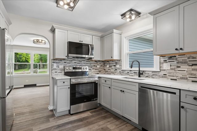 28622 W Edgewood Avenue, Cary, IL 60013
