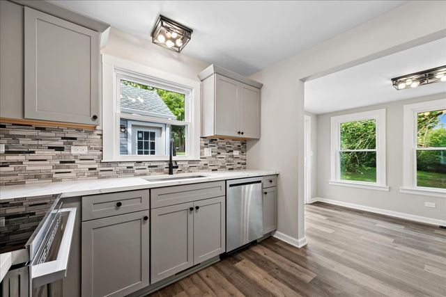 28622 W Edgewood Avenue, Cary, IL 60013