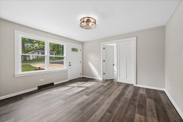 28622 W Edgewood Avenue, Cary, IL 60013
