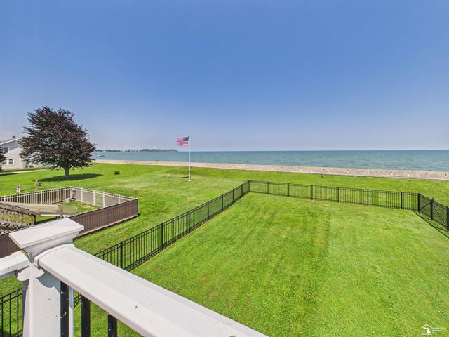 4356 14th Street, Luna Pier, MI 48157
