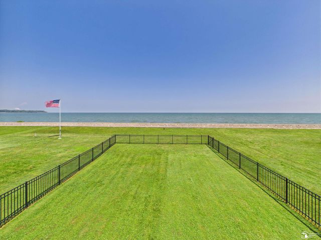 4356 14th Street, Luna Pier, MI 48157