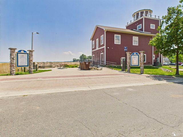 4356 14th Street, Luna Pier, MI 48157