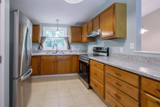 1325 Candia Rd Unit 10, Manchester, NH 03109