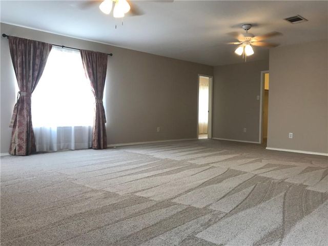 1713 Candlelight DR, Leander, TX 78641