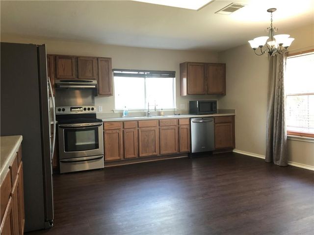 1713 Candlelight DR, Leander, TX 78641