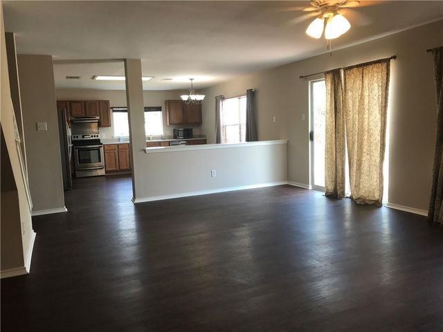 1713 Candlelight DR, Leander, TX 78641