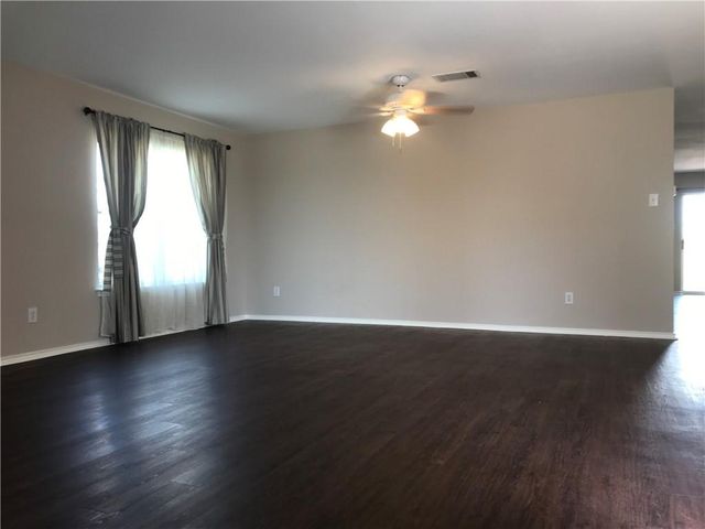 1713 Candlelight DR, Leander, TX 78641