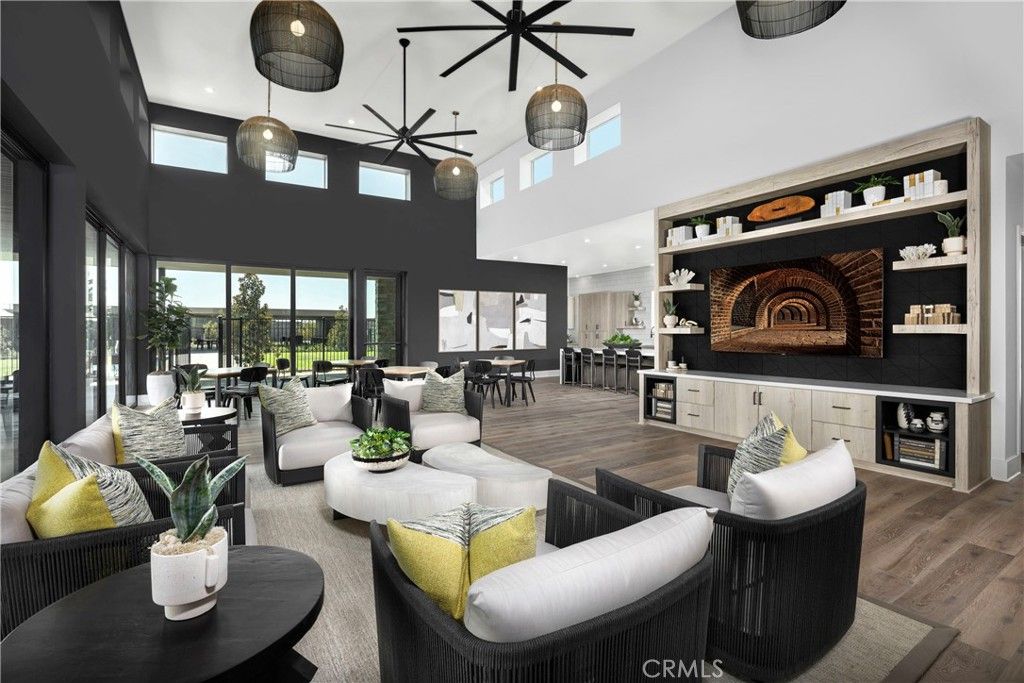 Image 7 of property listing at 15858 Blue Copper Way, Fontana, CA 92336