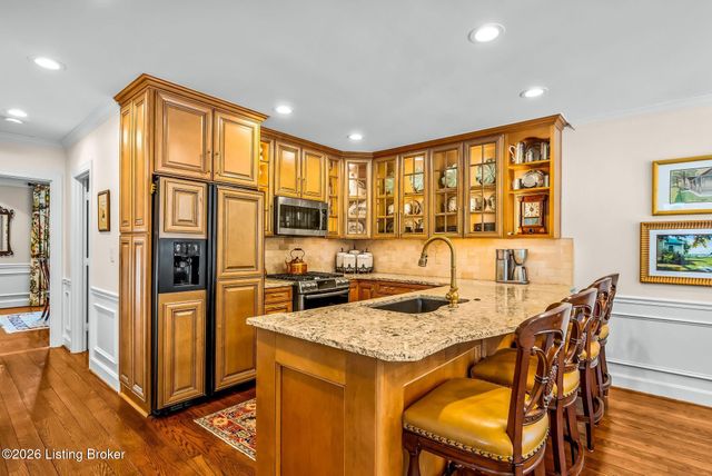 2 Brownsboro Hill Rd, Louisville, KY 40207