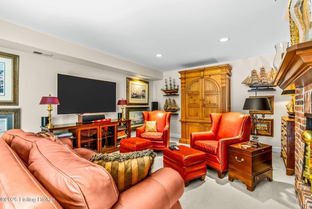 2 Brownsboro Hill Rd, Louisville, KY 40207