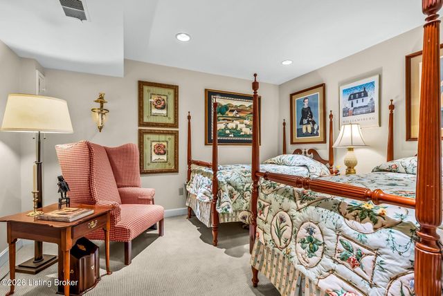 2 Brownsboro Hill Rd, Louisville, KY 40207