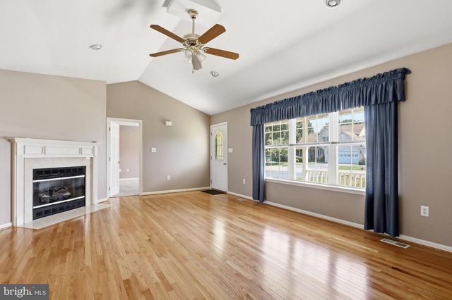 142 HASTINGS DR, Falling Waters, WV 25419