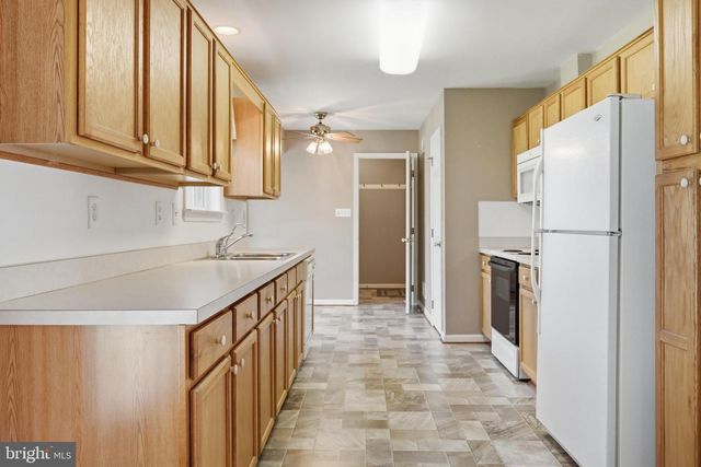 142 HASTINGS DR, Falling Waters, WV 25419