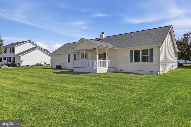 142 HASTINGS DR, Falling Waters, WV 25419