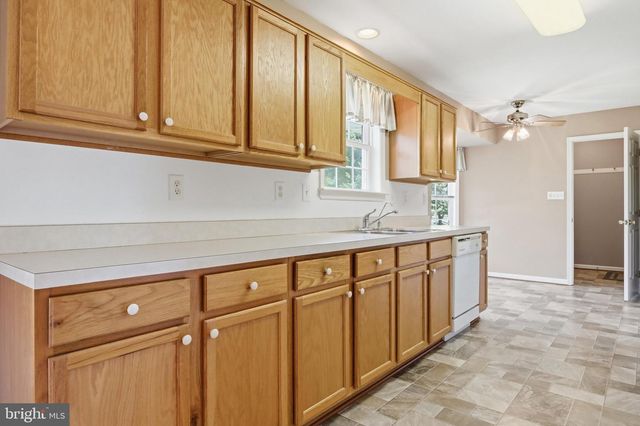 142 HASTINGS DR, Falling Waters, WV 25419