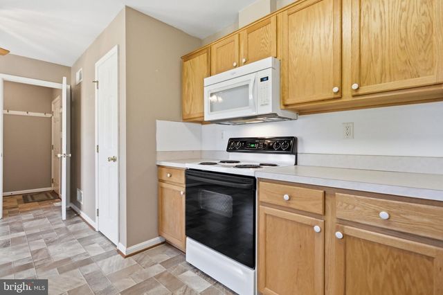 142 HASTINGS DR, Falling Waters, WV 25419