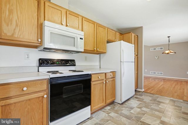 142 HASTINGS DR, Falling Waters, WV 25419