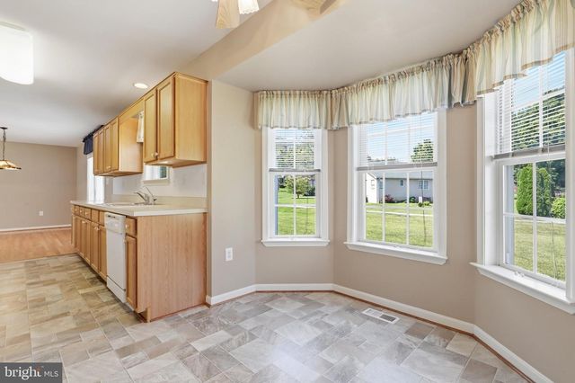 142 HASTINGS DR, Falling Waters, WV 25419