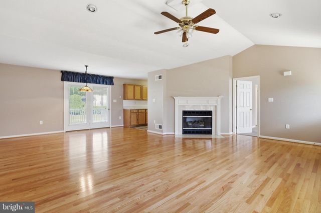 142 HASTINGS DR, Falling Waters, WV 25419