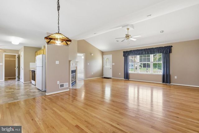 142 HASTINGS DR, Falling Waters, WV 25419
