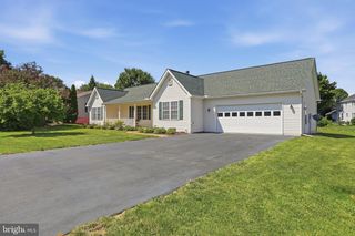 142 HASTINGS DR, Falling Waters, WV 25419