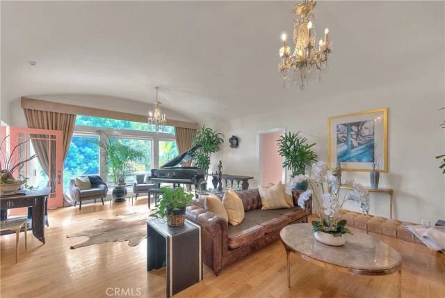 1641 N Crescent Heights, Los Angeles, CA 90069