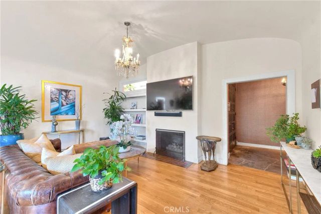 1641 N Crescent Heights, Los Angeles, CA 90069