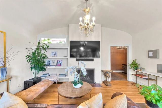 1641 N Crescent Heights, Los Angeles, CA 90069