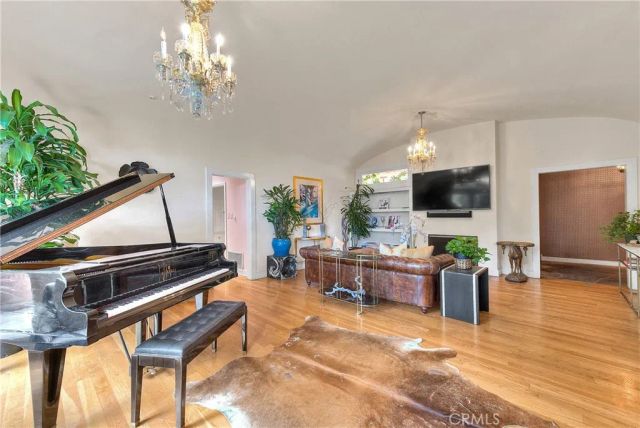 1641 N Crescent Heights, Los Angeles, CA 90069