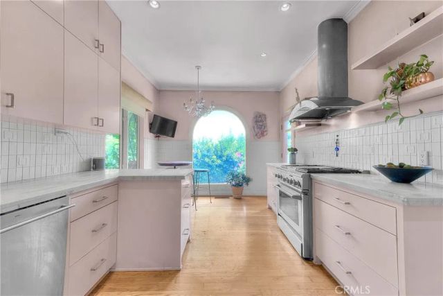 1641 N Crescent Heights, Los Angeles, CA 90069
