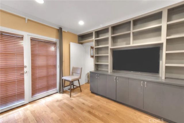 1641 N Crescent Heights, Los Angeles, CA 90069