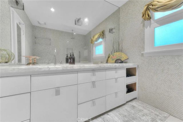 1641 N Crescent Heights, Los Angeles, CA 90069