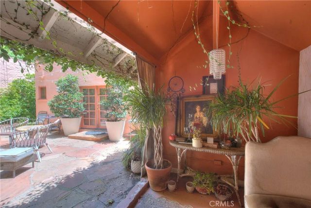 1641 N Crescent Heights, Los Angeles, CA 90069