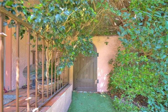 1641 N Crescent Heights, Los Angeles, CA 90069